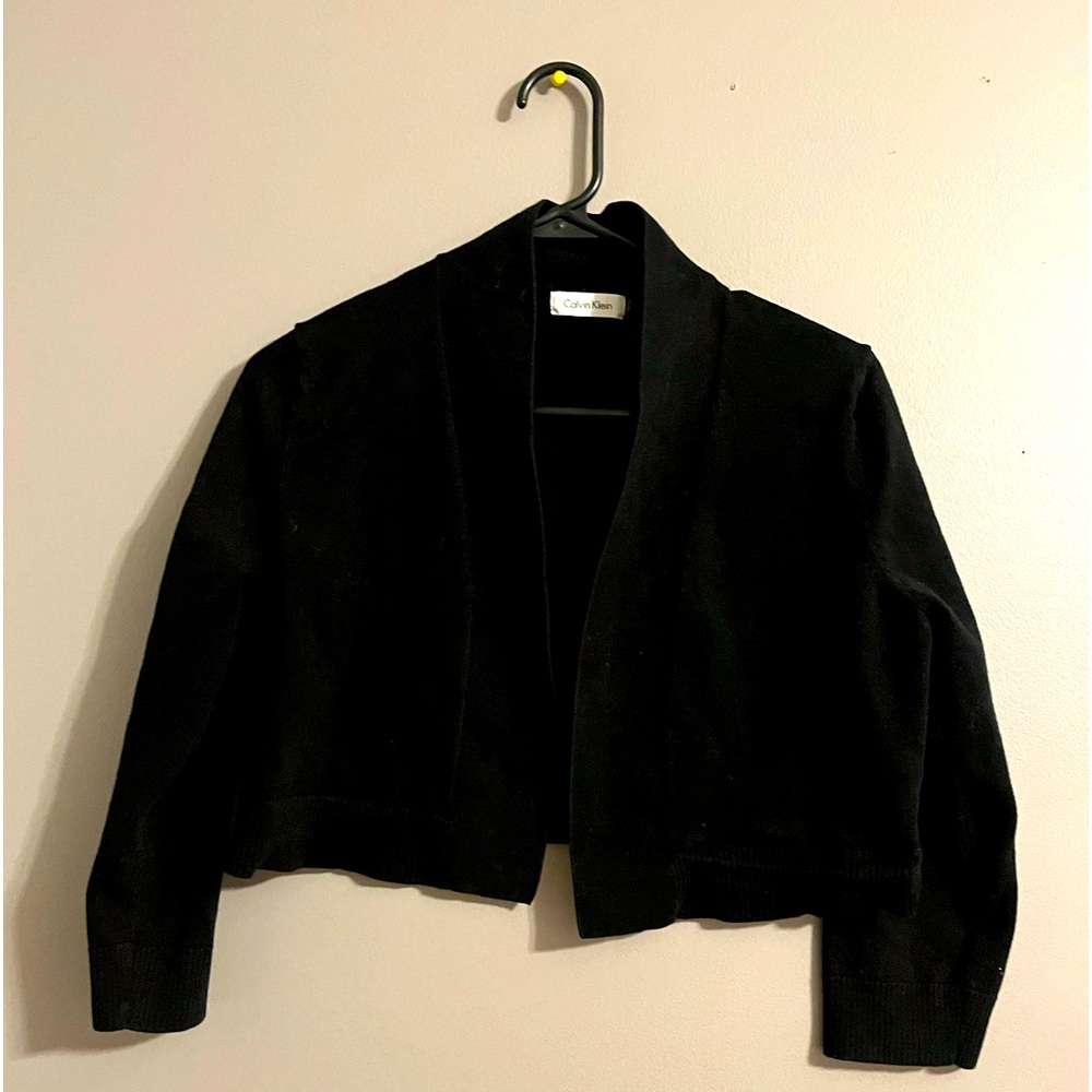 Ladies- Short Sweater - Medium - Calvin Klein -      Color: Black